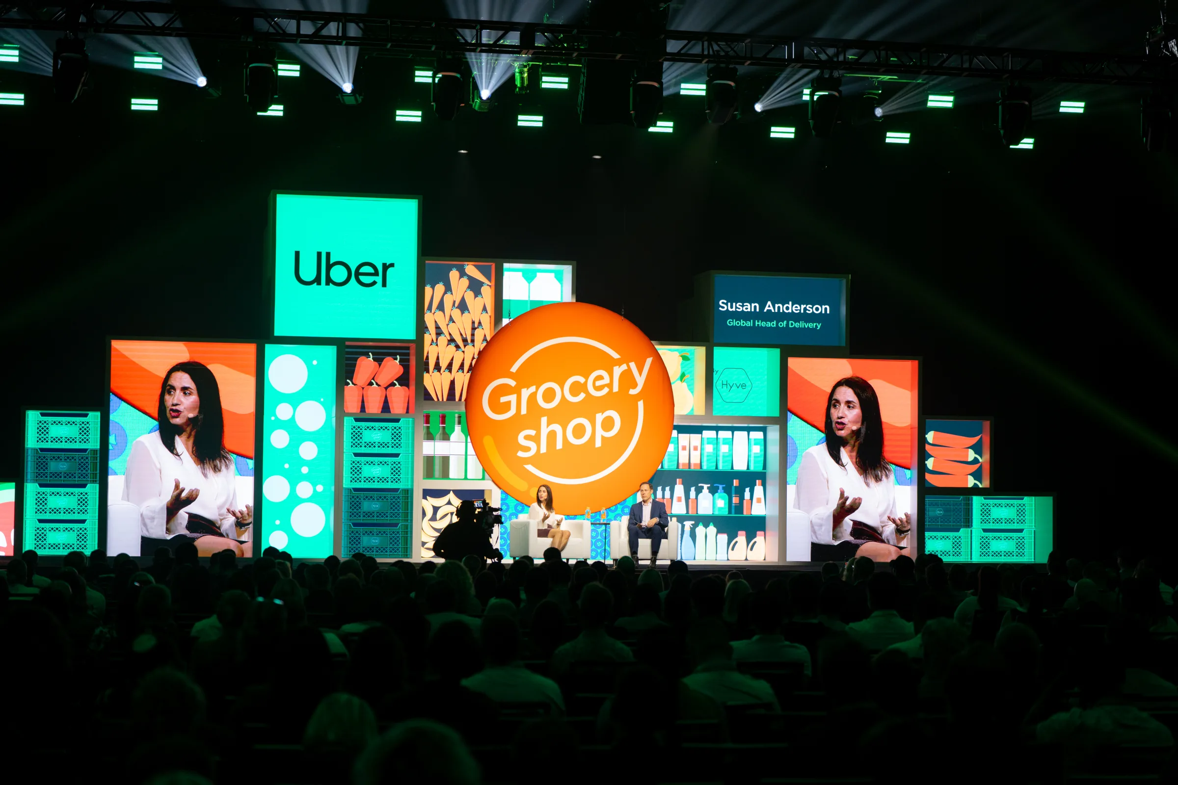 Groceryshop 2025 mainstage: a full-house session under the illustrated LED backdrop